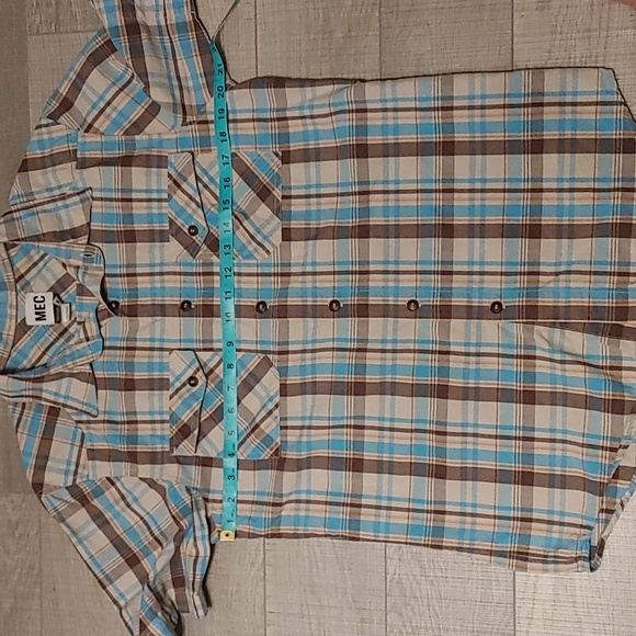 Men's US M MEC Cotton Blue, Tan and Brown Checkered Hiking Shirt in Relaxed Fit - Picture 6 of 8